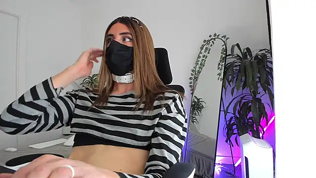 LilyReina online show from 04/06/26, 06:09