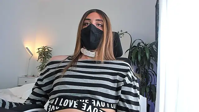 LilyReina online show from 04/21/26, 06:23