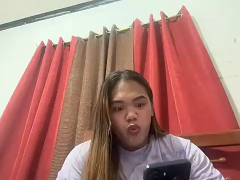 Snapshot of yourhotwild_bella chatting on 07/27/26, 06:37 yourhotwild bella online show from 07/27/26, 06:37