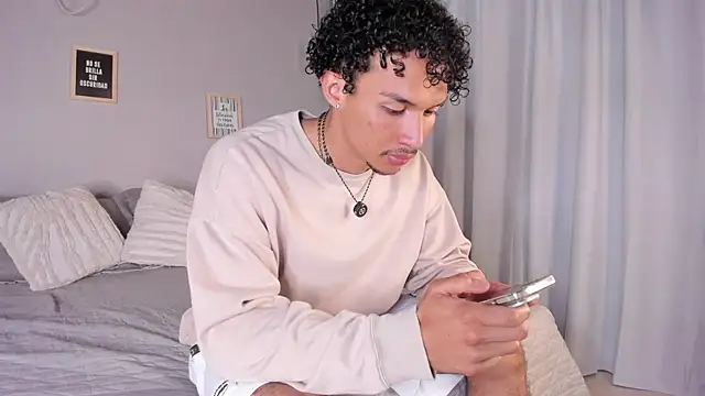 Snapshot of dominik_drake chatting on 04/07/26, 12:27 dominik drake online show from 04/07/26, 12:27