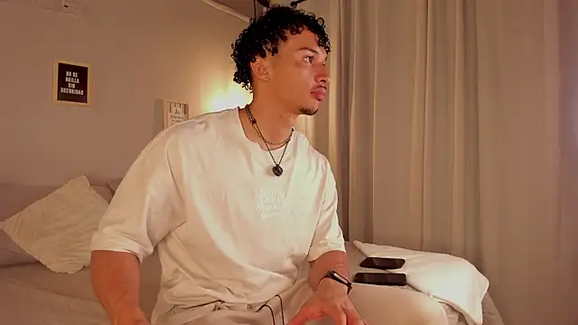 Snapshot of dominik_drake chatting on 05/01/26, 12:43 dominik drake online show from 05/01/26, 12:43