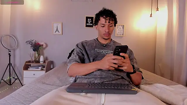 Snapshot of dominik_drake chatting on 05/08/26, 12:43 dominik drake online show from 05/08/26, 12:43