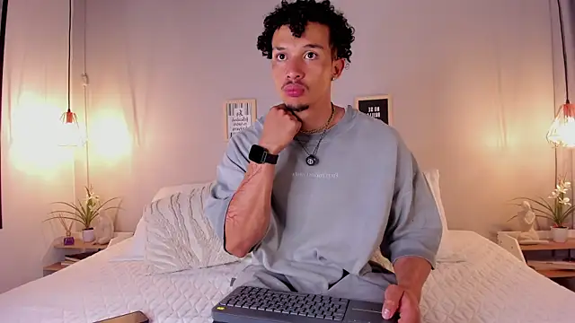 Snapshot of dominik_drake chatting on 06/18/26, 12:20 dominik drake online show from 06/18/26, 12:20