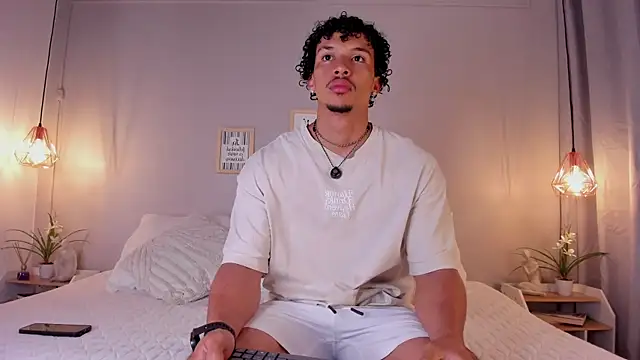 Snapshot of dominik_drake chatting on 06/19/26, 12:42 dominik drake online show from 06/19/26, 12:42