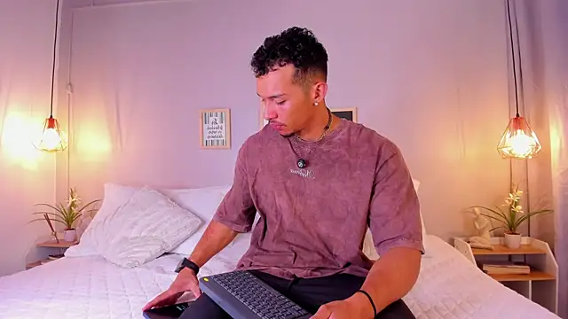 Snapshot of dominik_drake chatting on 07/17/26, 12:23 dominik drake online show from 07/17/26, 12:23
