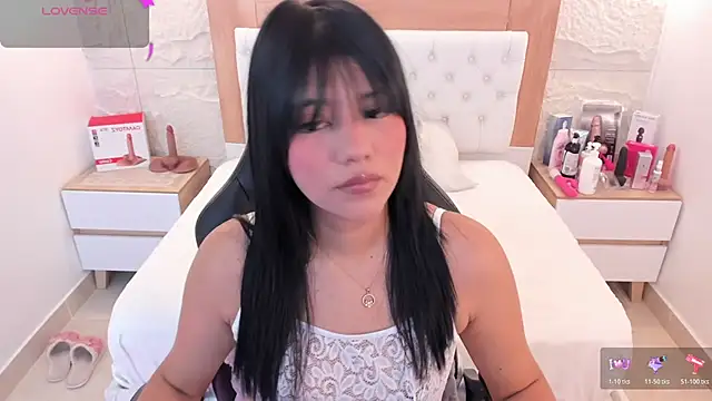 Snapshot of MILLYEVANS1 chatting on 06/26/26, 03:33 MILLYEVANS1 online show from 06/26/26, 03:33