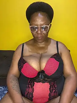 BoobsQueeen online show from 07/18/26, 02:05