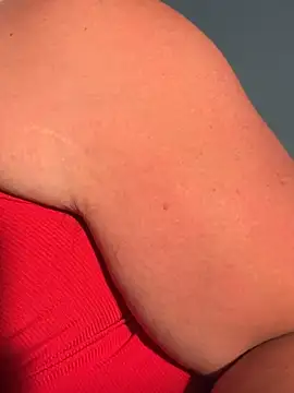 hugemanbreasts online show from 06/05/26, 10:04