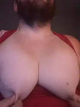 hugemanbreasts online show from 07/30/26, 04:33