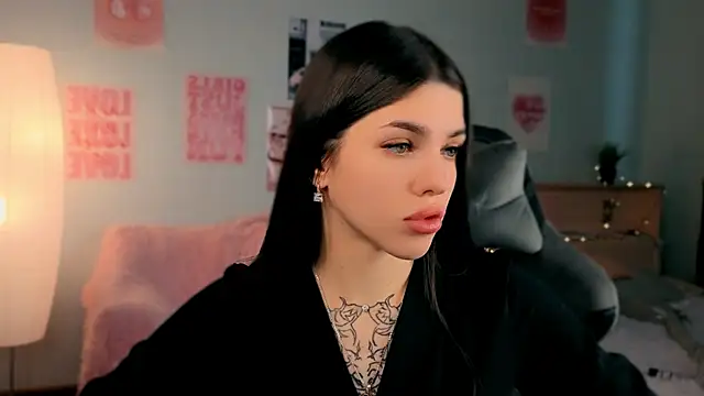 Snapshot of molly_rettyy chatting on 04/18/26, 04:38 molly rettyy online show from 04/18/26, 04:38