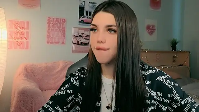 Snapshot of molly_rettyy chatting on 04/30/26, 03:24 molly rettyy online show from 04/30/26, 03:24