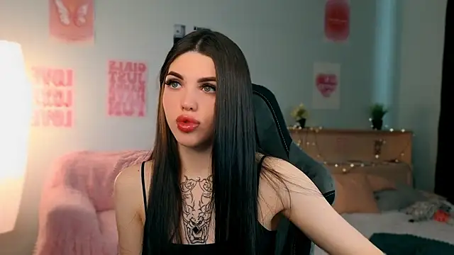 Snapshot of molly_rettyy chatting on 05/15/26, 04:19 molly rettyy online show from 05/15/26, 04:19