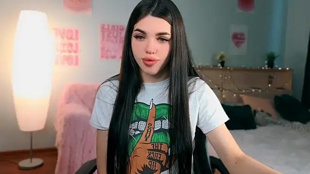 Snapshot of molly_rettyy chatting on 06/04/26, 04:07 molly rettyy online show from 06/04/26, 04:07