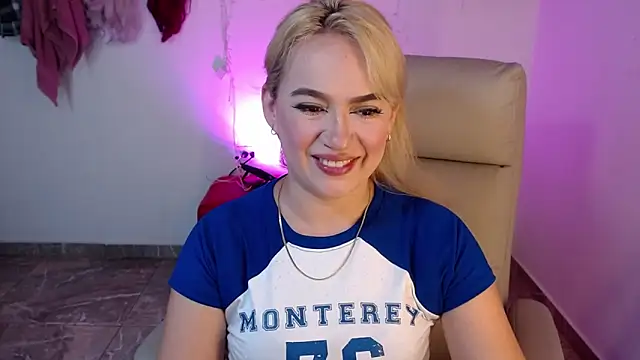 Snapshot of Carolina_2403 chatting on 06/12/26, 11:14 Carolina 2403 online show from 06/12/26, 11:14