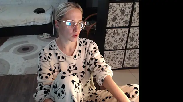 Snapshot of Sweet_hot_shrmp chatting on 06/22/26, 03:25 Sweet hot shrmp online show from 06/22/26, 03:25