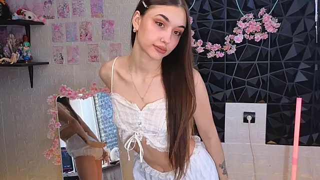 Snapshot of belle_cute chatting on 04/04/26, 02:54 belle cute online show from 04/04/26, 02:54