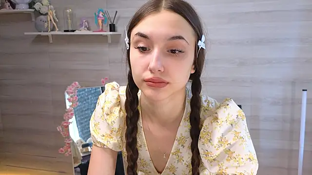 Snapshot of belle_cute chatting on 06/11/26, 03:26 belle cute online show from 06/11/26, 03:26