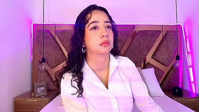 bella swwan  online show from 06/17/26, 01:34