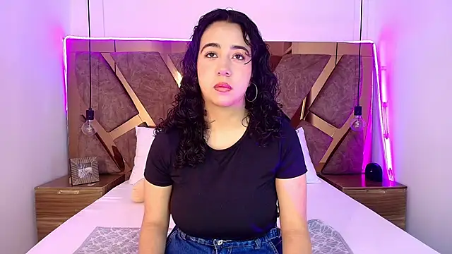 bella swwan  online show from 06/24/26, 01:32