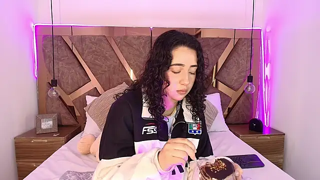 bella swwan  online show from 07/11/26, 07:16