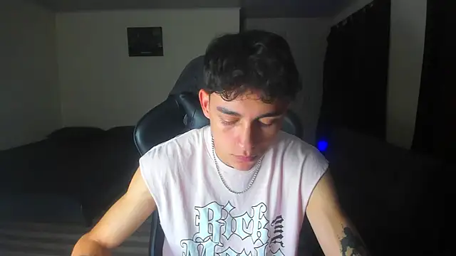 Snapshot of Luke_Chill chatting on 04/14/26, 02:28 Luke Chill online show from 04/14/26, 02:28