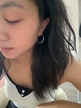 Snapshot of Shanshan_1267 chatting on 05/29/26, 08:56 Shanshan 1267 online show from 05/29/26, 08:56