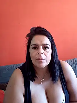 Snapshot of lucianamorocha chatting on 05/11/26, 04:04 lucianamorocha online show from 05/11/26, 04:04