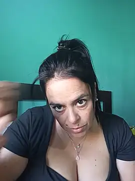 Snapshot of lucianamorocha chatting on 06/23/26, 03:32 lucianamorocha online show from 06/23/26, 03:32