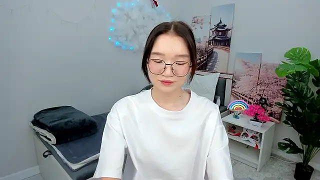 Snapshot of syuri_sun chatting on 06/11/26, 02:37 syuri sun online show from 06/11/26, 02:37