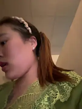 Snapshot of Lina-Naughty chatting on 05/18/26, 06:19 Lina-Naughty online show from 05/18/26, 06:19