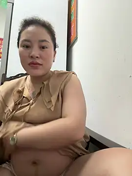 Snapshot of Lina-Naughty chatting on 05/29/26, 05:11 Lina-Naughty online show from 05/29/26, 05:11