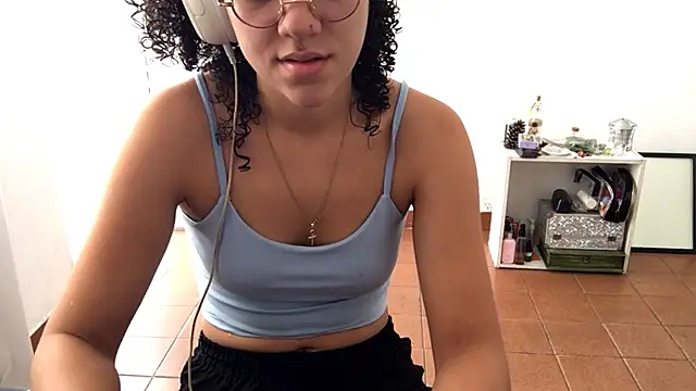 Snapshot of petitecurlybrunette chatting on 04/03/26, 02:48 petitecurlybrunette online show from 04/03/26, 02:48