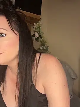 Snapshot of taylorsunshine chatting on 06/02/26, 01:07 taylorsunshine online show from 06/02/26, 01:07
