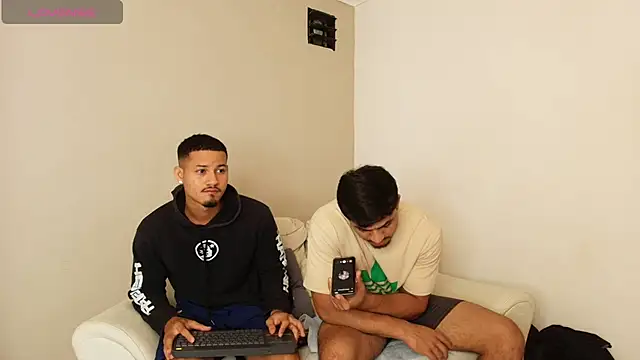 Maxi and Ares online show from 06/08/26, 12:27