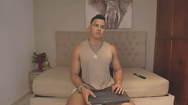 Maxi and Ares online show from 07/23/26, 07:45