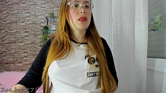 Snapshot of Zoe_brk chatting on 06/12/26, 06:51 Zoe brk online show from 06/12/26, 06:51