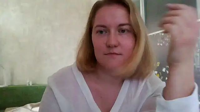 Snapshot of TinaKittyX chatting on 05/19/26, 12:00 TinaKittyX online show from 05/19/26, 12:00