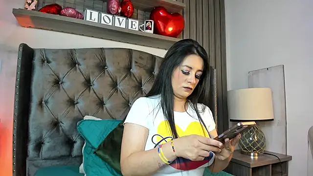 Snapshot of Mirandha_QM chatting on 06/11/26, 10:19 Mirandha QM online show from 06/11/26, 10:19