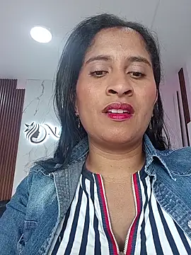 Snapshot of SofiaMendez1_ chatting on 05/25/26, 03:29 SofiaMendez1 online show from 05/25/26, 03:29