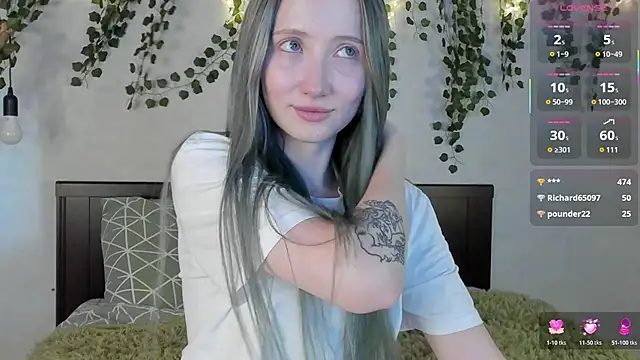 Snapshot of Leona_Vixen chatting on 06/11/26, 12:43 Leona Vixen online show from 06/11/26, 12:43