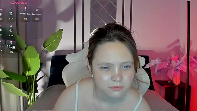 Snapshot of Nika_Vibe chatting on 06/12/26, 02:32 Nika Vibe online show from 06/12/26, 02:32