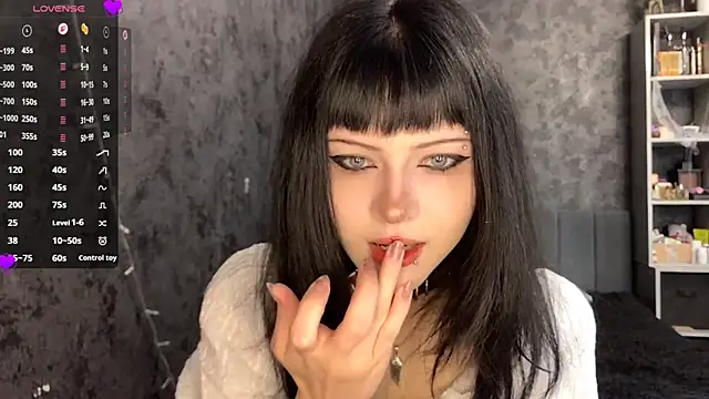 EmilyEmbears online show from 06/09/26, 04:46