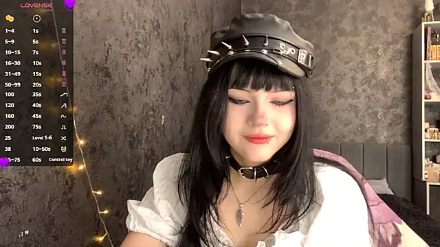 EmilyEmbears online show from 06/10/26, 07:18