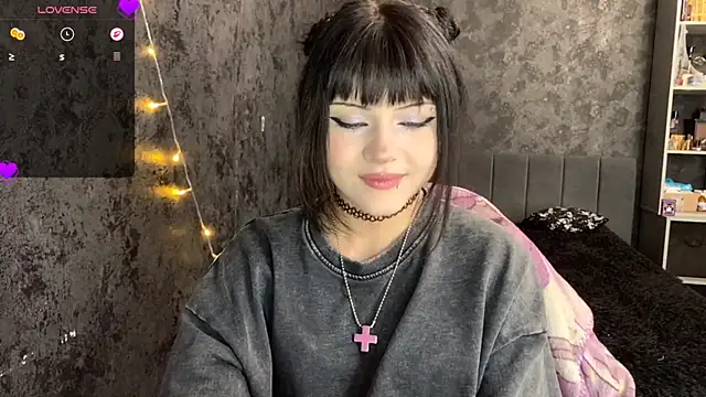 EmilyEmbears online show from 06/30/26, 08:04