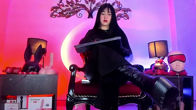 Madamedaphne  online show from 07/07/26, 02:43