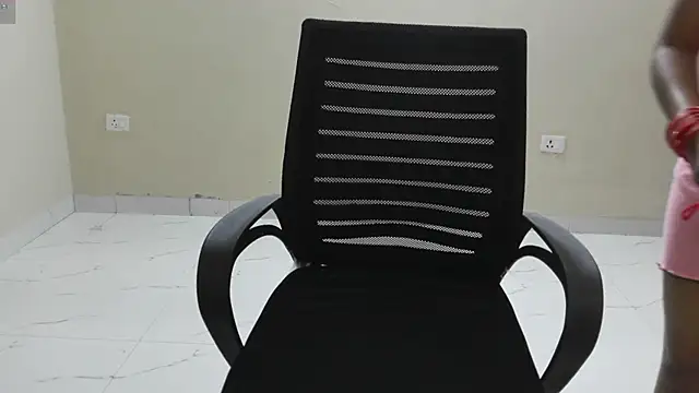 Snapshot of Hot_Bhabhi_1 chatting on 05/27/26, 08:17 Hot Bhabhi 1 online show from 05/27/26, 08:17