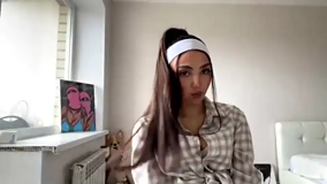 AlvinaMair online show from 04/27/26, 07:06