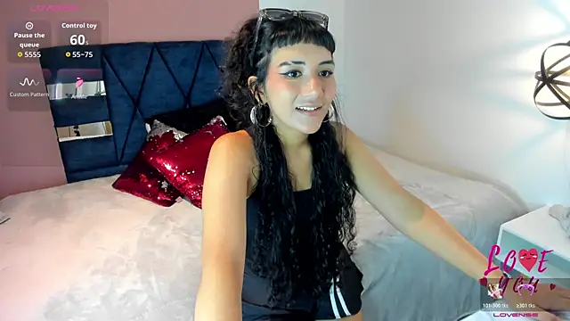 Hanna Clark   online show from 07/08/26, 11:48