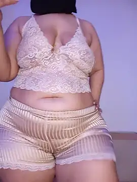 Snapshot of Sexy_yassimna chatting on 06/12/26, 03:33 Sexy yassimna online show from 06/12/26, 03:33