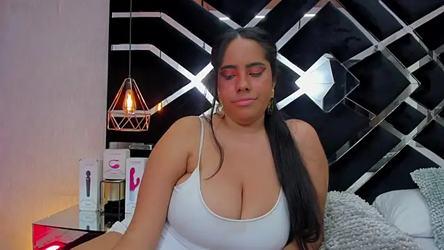 Snapshot of SiennaBel chatting on 06/11/26, 12:43 SiennaBel online show from 06/11/26, 12:43